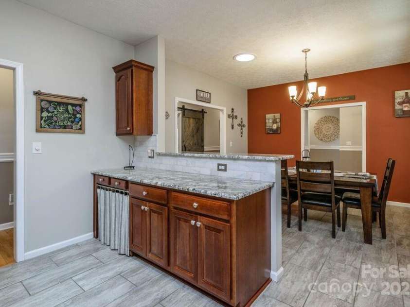 108 Sky View Lane, Hendersonville, NC 28739.  MLS# CAR4233635, YatesRealty ID 6080. 