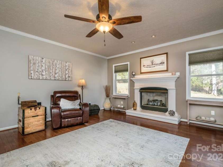 108 Sky View Lane, Hendersonville, NC 28739.  MLS# CAR4233635, YatesRealty ID 6080. 