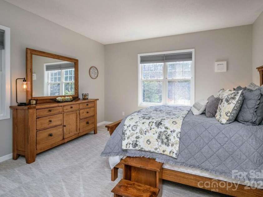 108 Sky View Lane, Hendersonville, NC 28739.  MLS# CAR4233635, YatesRealty ID 6080. 