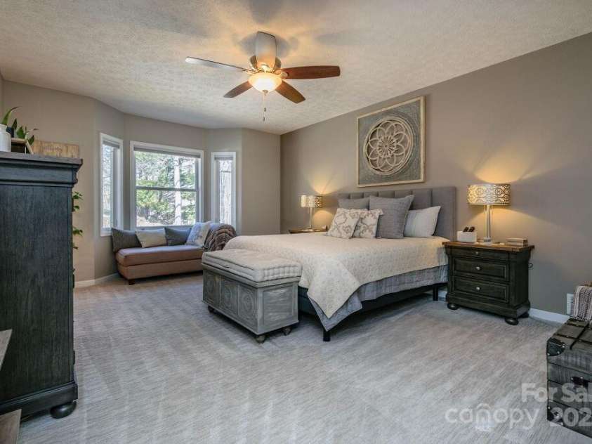 108 Sky View Lane, Hendersonville, NC 28739.  MLS# CAR4233635, YatesRealty ID 6080. 