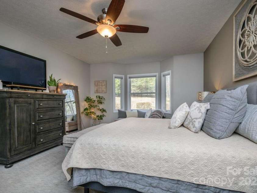 108 Sky View Lane, Hendersonville, NC 28739.  MLS# CAR4233635, YatesRealty ID 6080. 