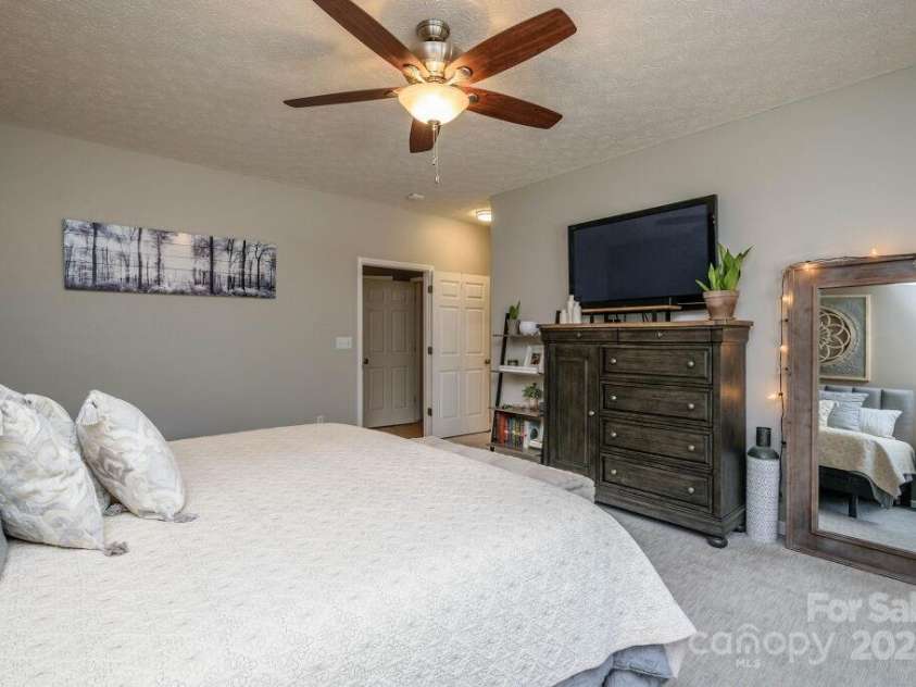 108 Sky View Lane, Hendersonville, NC 28739.  MLS# CAR4233635, YatesRealty ID 6080. 