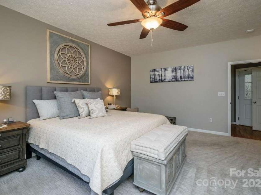 108 Sky View Lane, Hendersonville, NC 28739.  MLS# CAR4233635, YatesRealty ID 6080. 