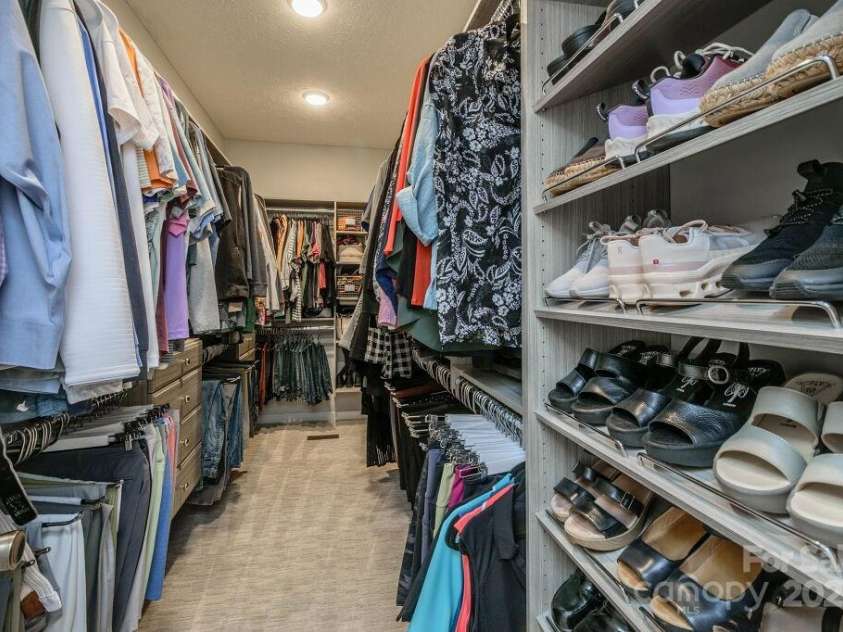 108 Sky View Lane, Hendersonville, NC 28739.  MLS# CAR4233635, YatesRealty ID 6080. 