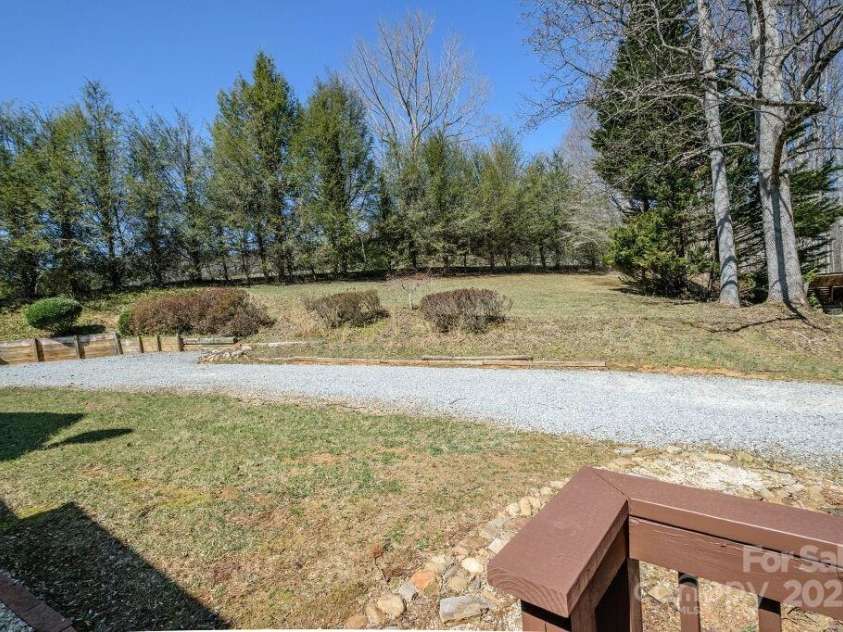 108 Sky View Lane, Hendersonville, NC 28739.  MLS# CAR4233635, YatesRealty ID 6080. 