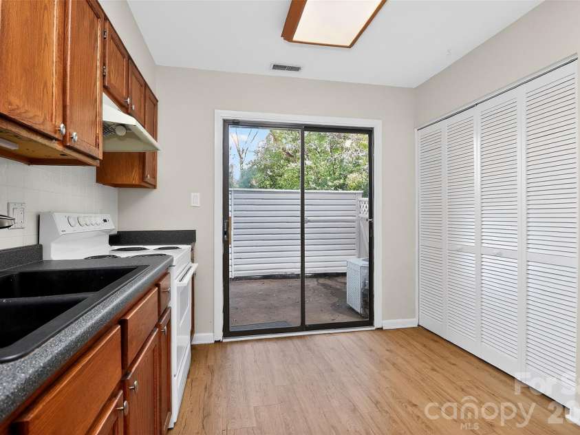 8022 Princess Ann Drive, Charlotte, NC 28212.  MLS# CAR4326922, YatesRealty ID 6080. 