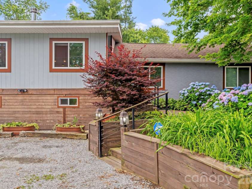 419 Blue Ridge Road, East Flat Rock, NC 28726.  MLS# CAR4342657, YatesRealty ID 6082. 
