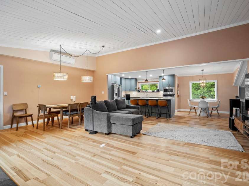 419 Blue Ridge Road, East Flat Rock, NC 28726.  MLS# CAR4342657, YatesRealty ID 6082. 