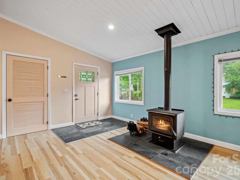 419 Blue Ridge Road, East Flat Rock, NC 28726.  MLS# CAR4342657, YatesRealty ID 6082. 