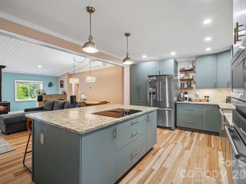 419 Blue Ridge Road, East Flat Rock, NC 28726.  MLS# CAR4342657, YatesRealty ID 6082. 
