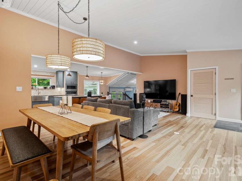 419 Blue Ridge Road, East Flat Rock, NC 28726.  MLS# CAR4342657, YatesRealty ID 6082. 
