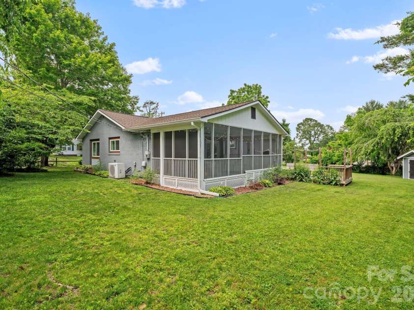 419 Blue Ridge Road, East Flat Rock, NC 28726.  MLS# CAR4342657, YatesRealty ID 6082. 