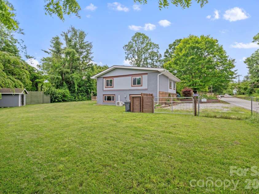419 Blue Ridge Road, East Flat Rock, NC 28726.  MLS# CAR4342657, YatesRealty ID 6082. 
