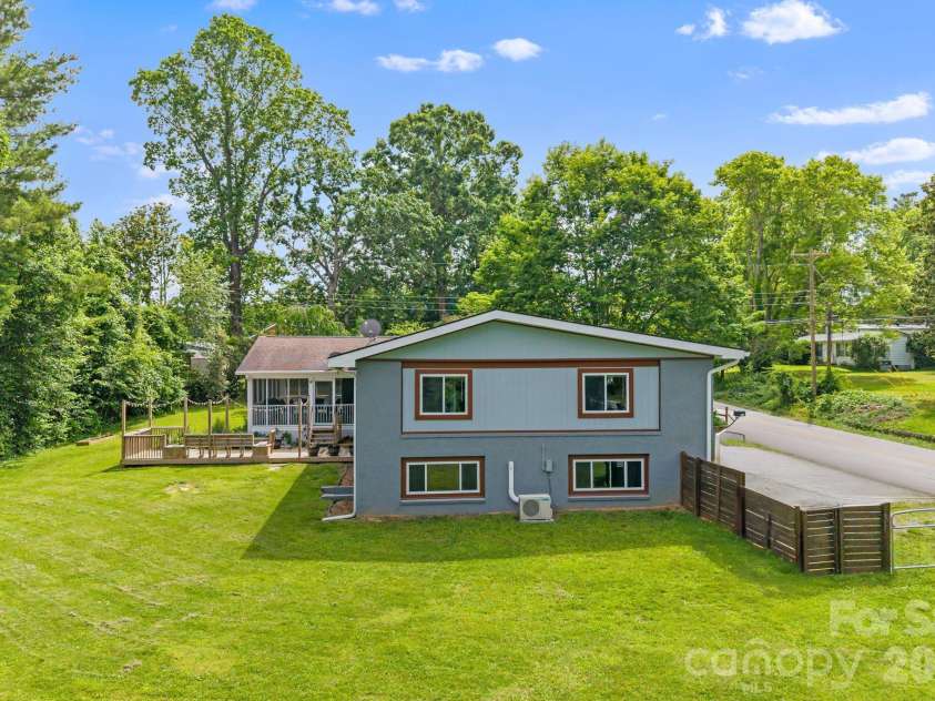 419 Blue Ridge Road, East Flat Rock, NC 28726.  MLS# CAR4342657, YatesRealty ID 6082. 