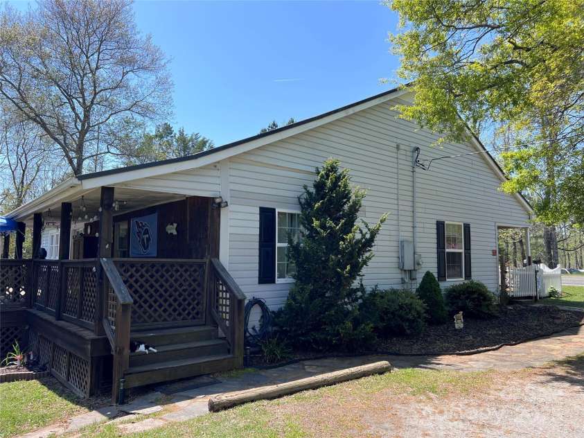 541 Pilgrim Road, Ellenboro, NC 28040.  MLS# CAR4246833, YatesRealty ID 6082. 