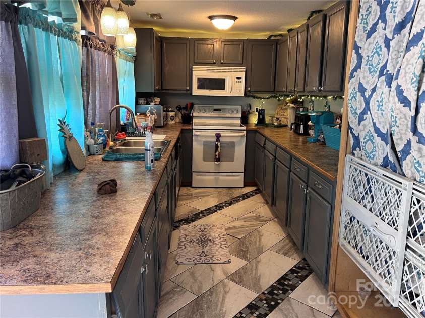 541 Pilgrim Road, Ellenboro, NC 28040.  MLS# CAR4246833, YatesRealty ID 6082. 