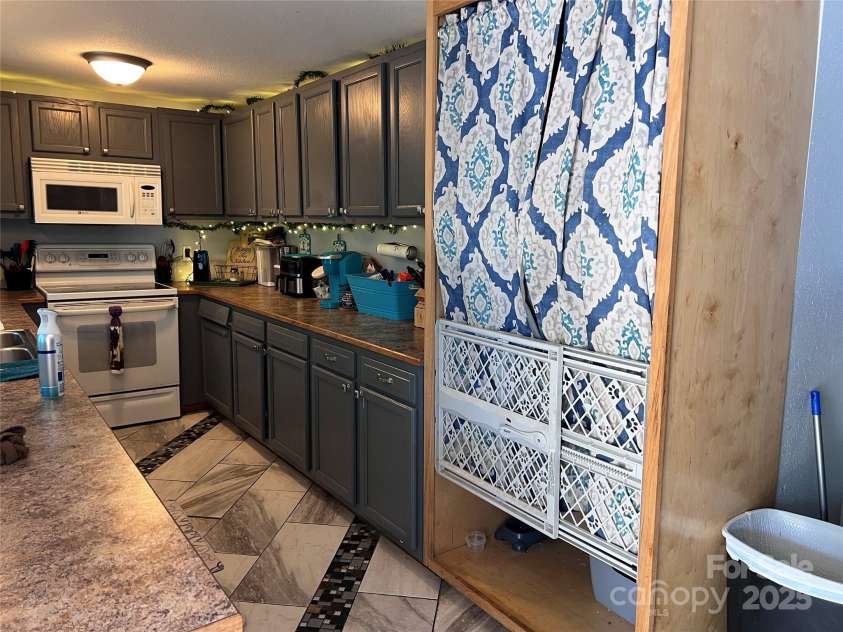 541 Pilgrim Road, Ellenboro, NC 28040.  MLS# CAR4246833, YatesRealty ID 6082. 