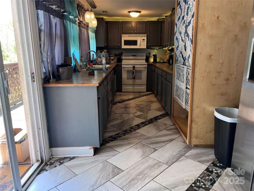 541 Pilgrim Road, Ellenboro, NC 28040.  MLS# CAR4246833, YatesRealty ID 6082. Galley Kitchen