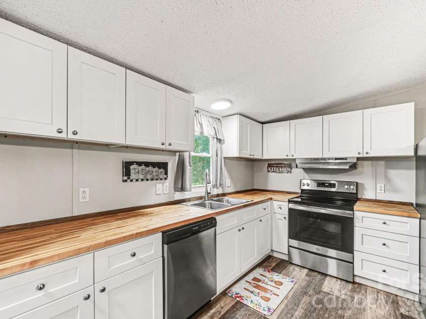 1392 Old Mountain Road, Statesville, NC 28677.  MLS# CAR4360413, YatesRealty ID 6083. 