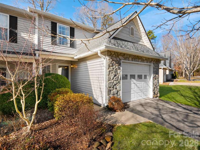 15 Willowick Drive, Asheville, NC 28803.  MLS# CAR4393638, YatesRealty ID 6084. 