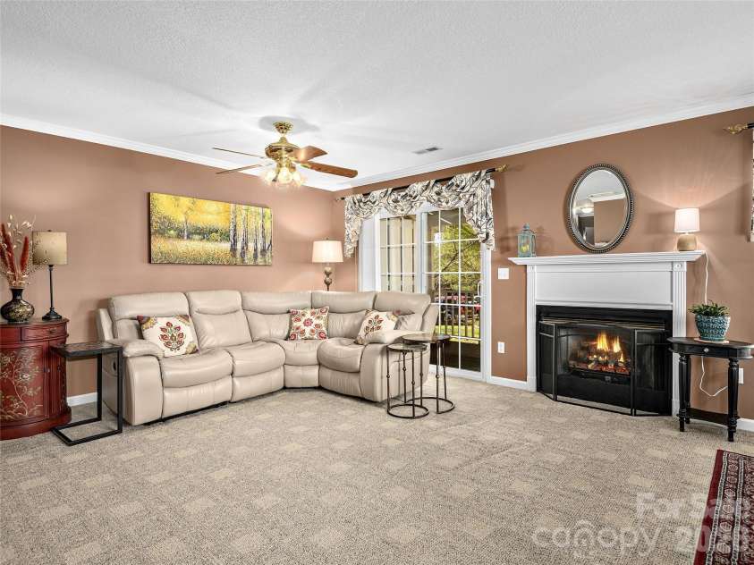 15 Willowick Drive, Asheville, NC 28803.  MLS# CAR4393638, YatesRealty ID 6084. 