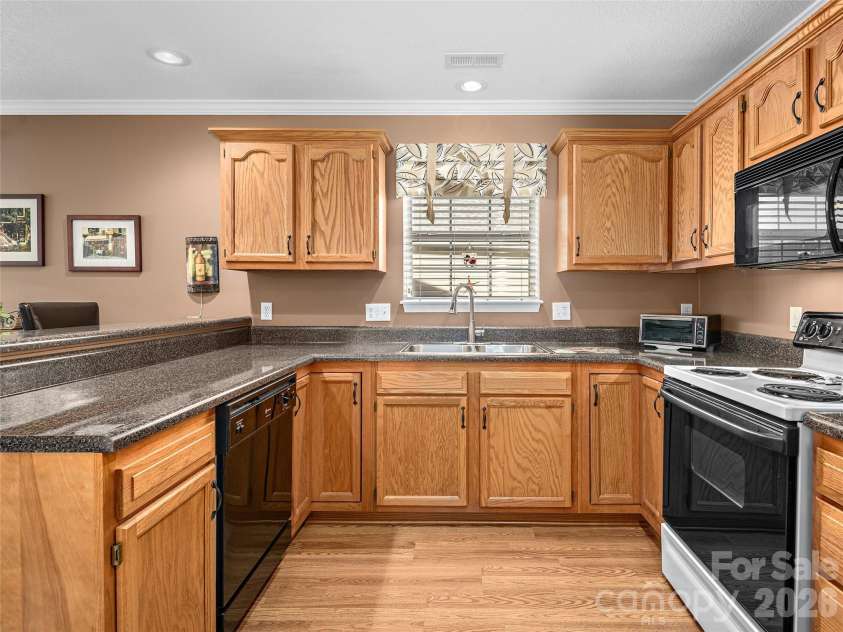15 Willowick Drive, Asheville, NC 28803.  MLS# CAR4393638, YatesRealty ID 6084. 
