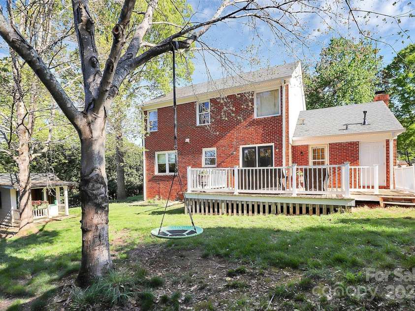 200 Port Royal Drive, Matthews, NC 28105.  MLS# CAR4245181, YatesRealty ID 6086. 
