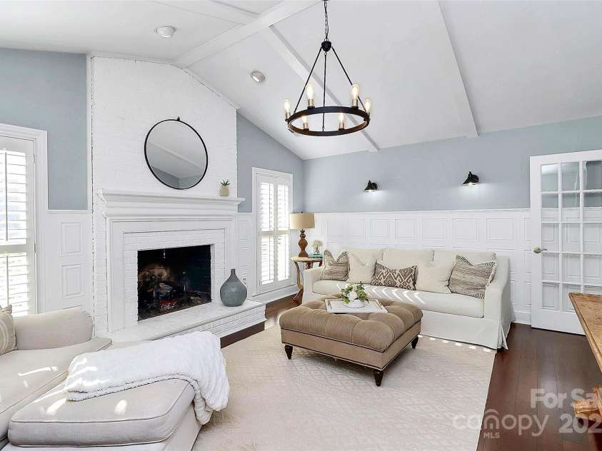 200 Port Royal Drive, Matthews, NC 28105.  MLS# CAR4245181, YatesRealty ID 6086. Family Room