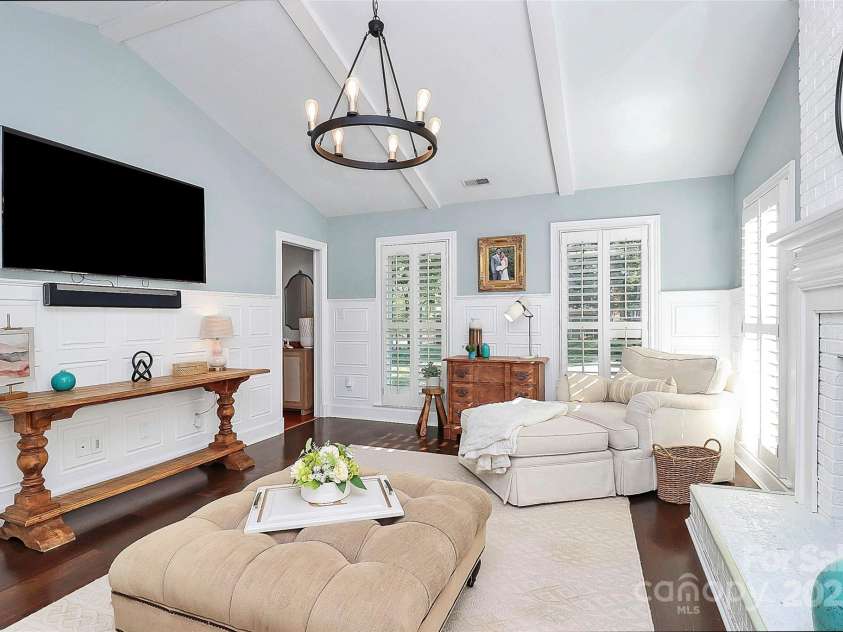 200 Port Royal Drive, Matthews, NC 28105.  MLS# CAR4245181, YatesRealty ID 6086. Family room