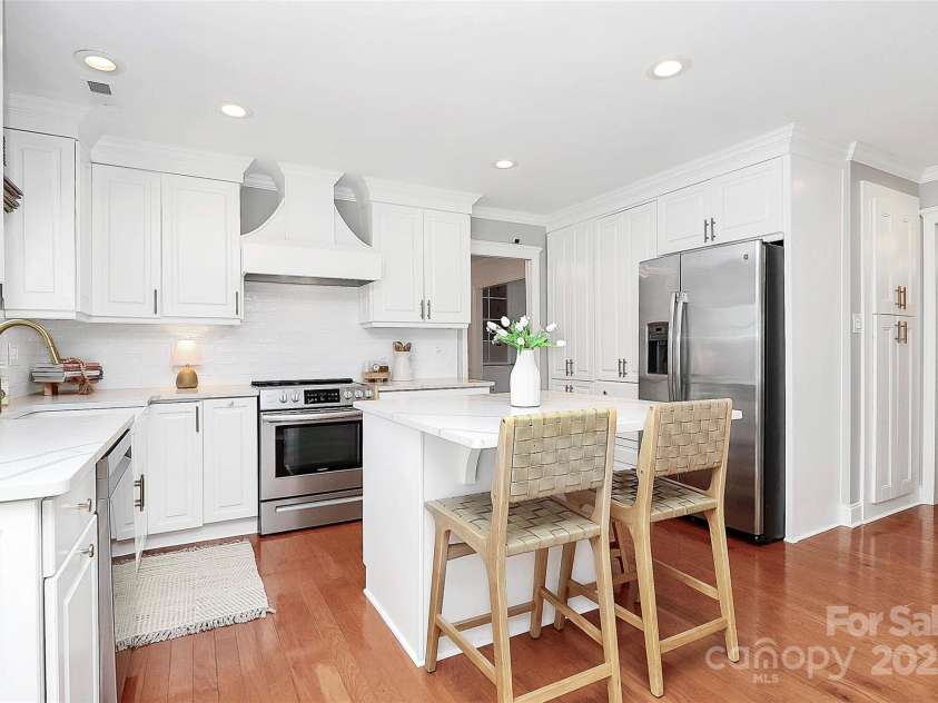 200 Port Royal Drive, Matthews, NC 28105.  MLS# CAR4245181, YatesRealty ID 6086. Kitchen