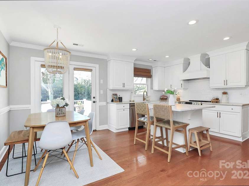 200 Port Royal Drive, Matthews, NC 28105.  MLS# CAR4245181, YatesRealty ID 6086. Kitchen Breakfast area