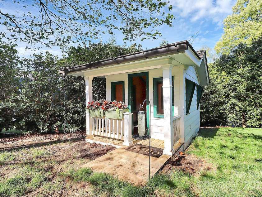 200 Port Royal Drive, Matthews, NC 28105.  MLS# CAR4245181, YatesRealty ID 6086. Play house