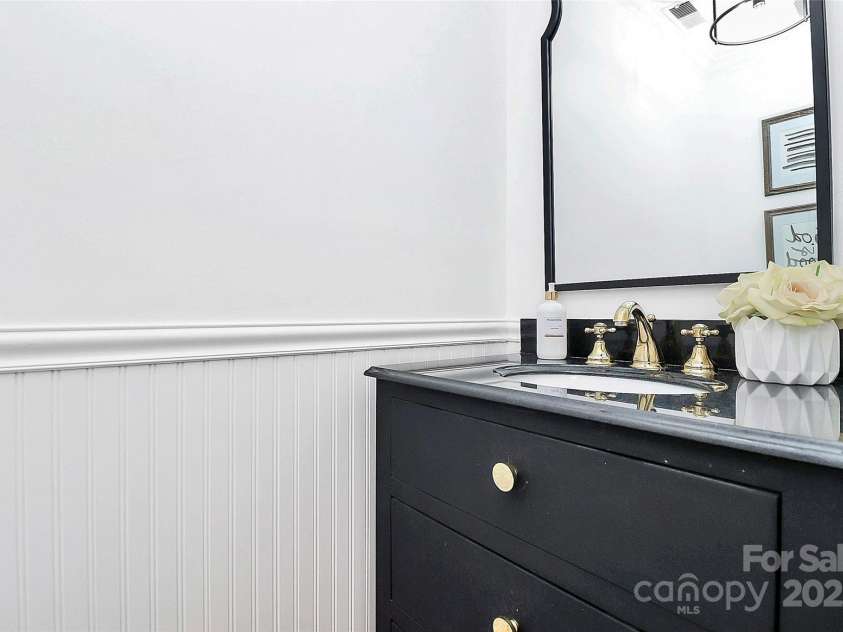 200 Port Royal Drive, Matthews, NC 28105.  MLS# CAR4245181, YatesRealty ID 6086. Powder Room