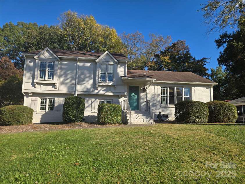 7214 Fox Hunt Road, Charlotte, NC 28212.  MLS# CAR4318235, YatesRealty ID 6086. 