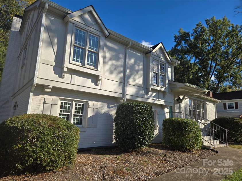 7214 Fox Hunt Road, Charlotte, NC 28212.  MLS# CAR4318235, YatesRealty ID 6086. 