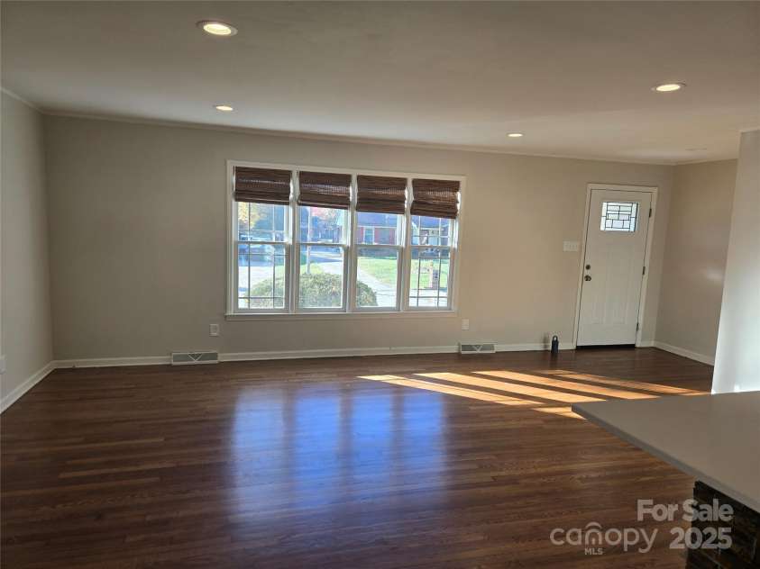 7214 Fox Hunt Road, Charlotte, NC 28212.  MLS# CAR4318235, YatesRealty ID 6086. 