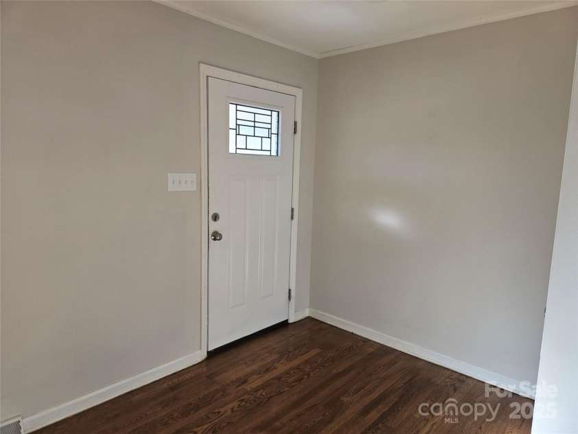 7214 Fox Hunt Road, Charlotte, NC 28212.  MLS# CAR4318235, YatesRealty ID 6086. 