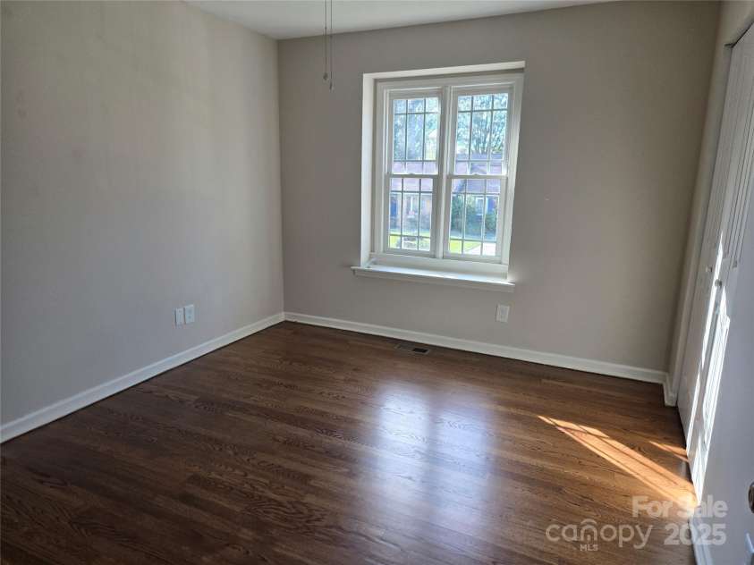 7214 Fox Hunt Road, Charlotte, NC 28212.  MLS# CAR4318235, YatesRealty ID 6086. 