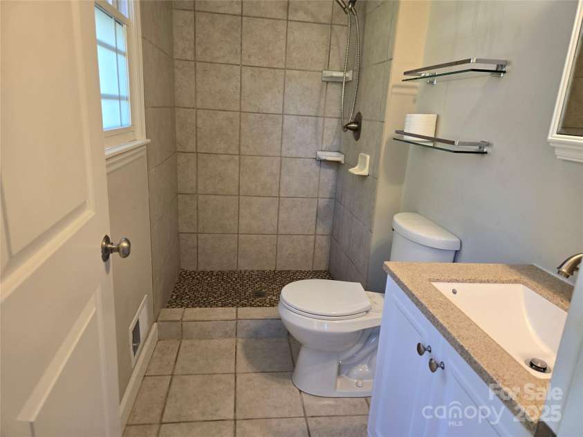 7214 Fox Hunt Road, Charlotte, NC 28212.  MLS# CAR4318235, YatesRealty ID 6086. 