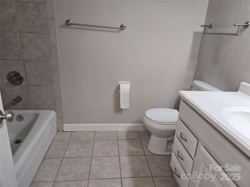 7214 Fox Hunt Road, Charlotte, NC 28212.  MLS# CAR4318235, YatesRealty ID 6086. 