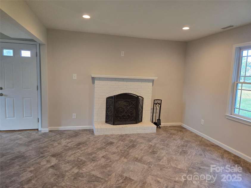 7214 Fox Hunt Road, Charlotte, NC 28212.  MLS# CAR4318235, YatesRealty ID 6086. 