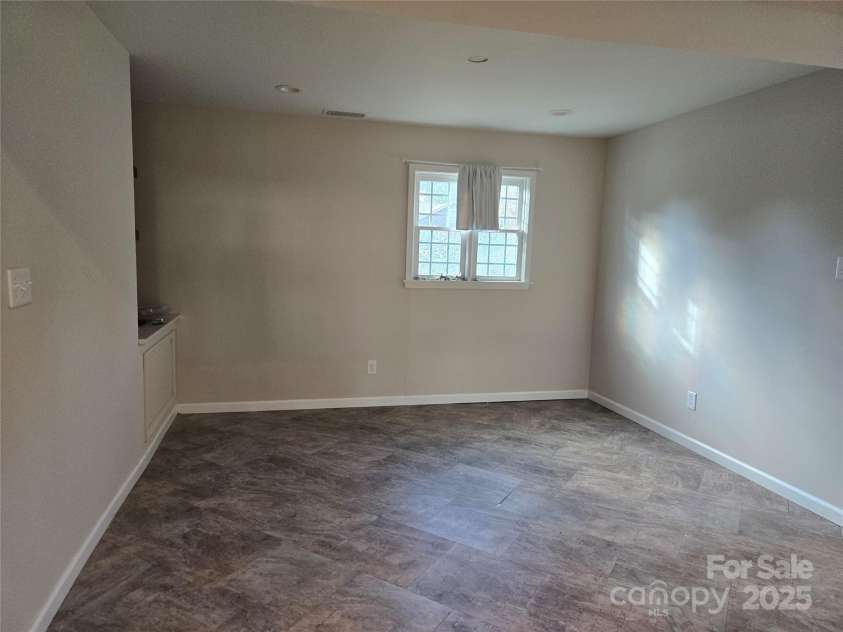 7214 Fox Hunt Road, Charlotte, NC 28212.  MLS# CAR4318235, YatesRealty ID 6086. 
