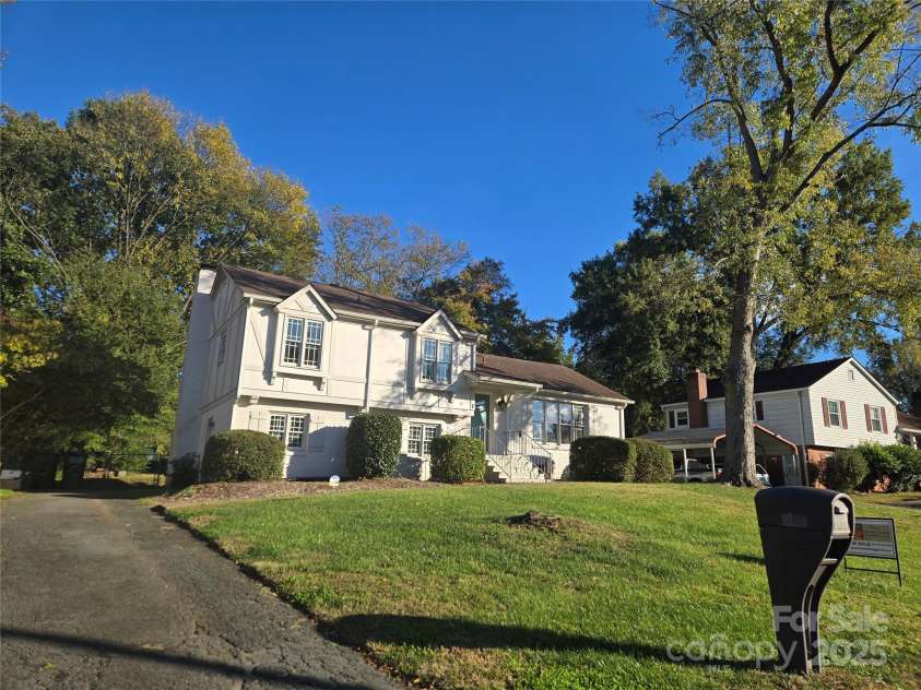 7214 Fox Hunt Road, Charlotte, NC 28212.  MLS# CAR4318235, YatesRealty ID 6086. 