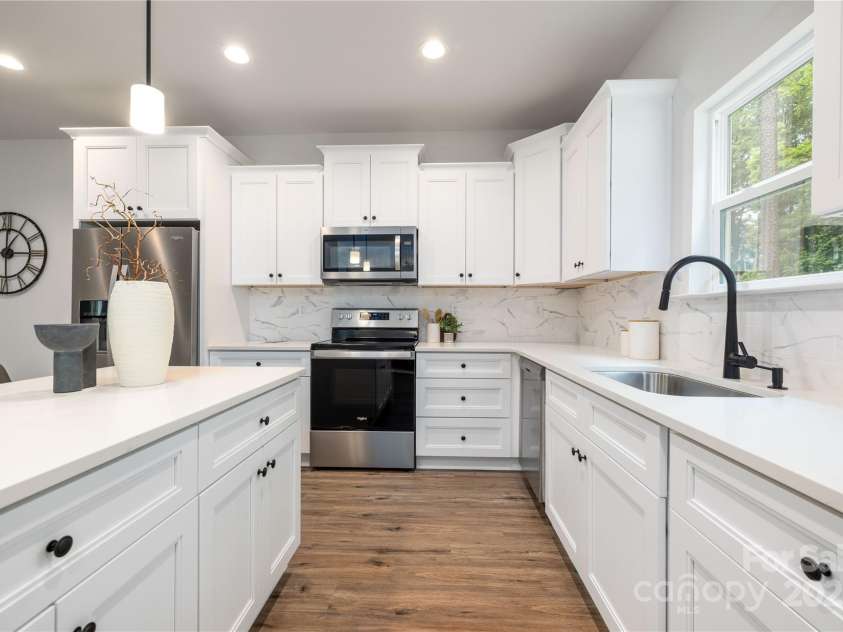 1034 Dooley Drive, Charlotte, NC 28227.  MLS# CAR4242961, YatesRealty ID 6087. Representation