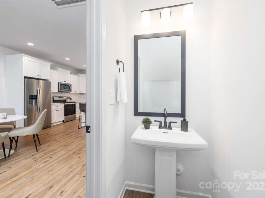 1034 Dooley Drive, Charlotte, NC 28227.  MLS# CAR4242961, YatesRealty ID 6087. Representation