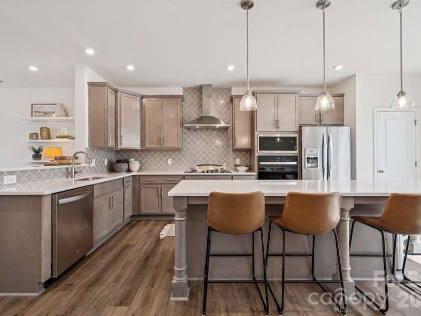 4148 Alexander View Drive, Charlotte, NC 28226.  MLS# CAR4345883, YatesRealty ID 6089. Beautiful flow to entertaining in kitchen