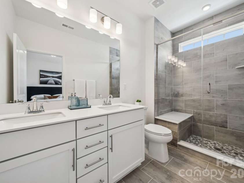 4148 Alexander View Drive, Charlotte, NC 28226.  MLS# CAR4345883, YatesRealty ID 6089. Primary bath