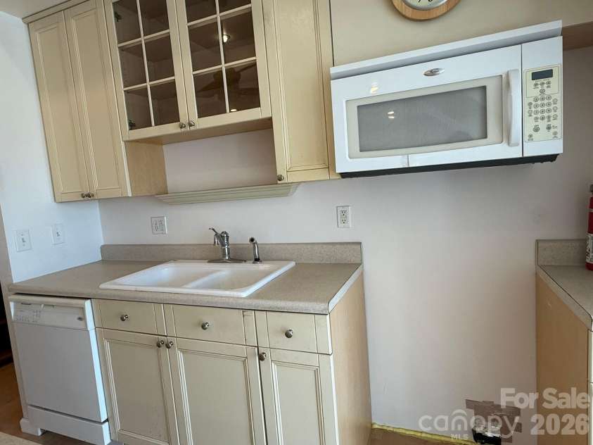 6875 Mount Pleasant Road, Concord, NC 28025.  MLS# CAR4361552, YatesRealty ID 6090. Second floor apartment with kitchen