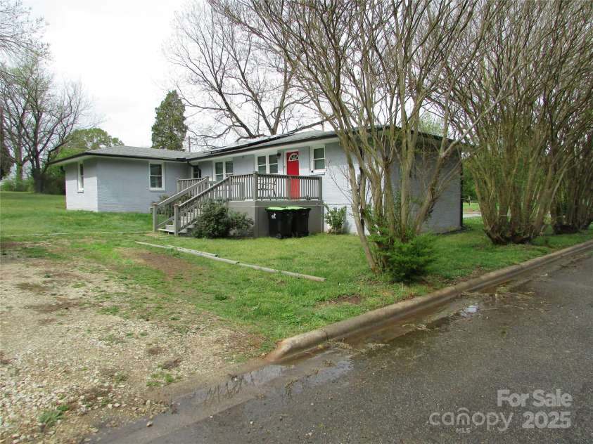 412 Broad Street, Salisbury, NC 28144.  MLS# CAR4246288, YatesRealty ID 6091. 