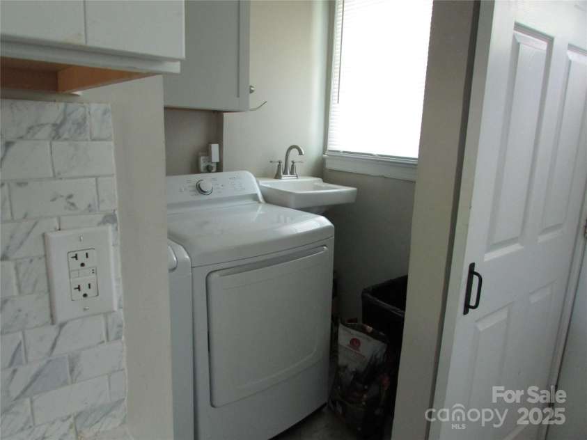 412 Broad Street, Salisbury, NC 28144.  MLS# CAR4246288, YatesRealty ID 6091. 